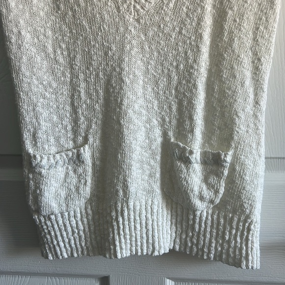 Ivory Knit Sleeveless Sweater Vest Deep V-Neck Coastal Grandmacore Layering Top - Picture 3 of 4